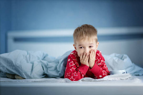 Ребенок отказывается от дневного сна: что делать?