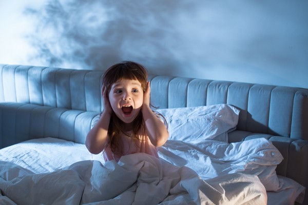 Что делать, если ребенок кричит по ночам