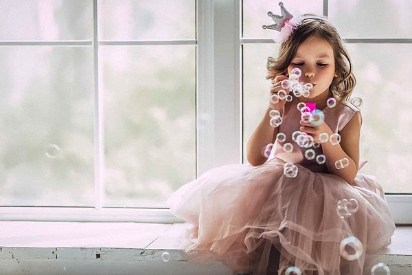 Как воспитывать девочку: принцессой или Золушкой