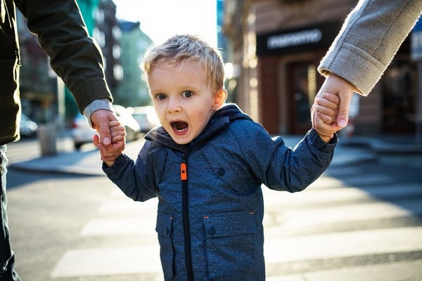 Как детям вести себя с незнакомцами: 5 важных правил безопасности