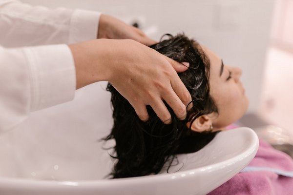 Как сделать, чтобы волосы не жирнели быстро