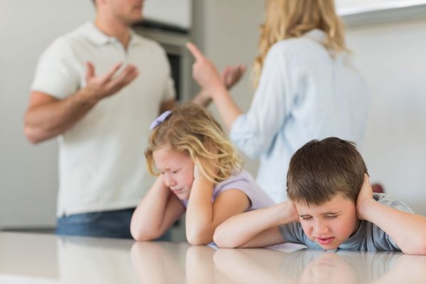 Убеждения родителей, которые сильно вредят их детям