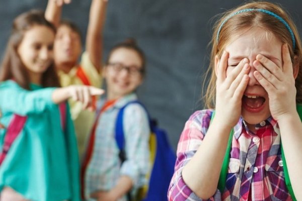 Как научить детей противостоять насмешкам и оскорблениям в школе
