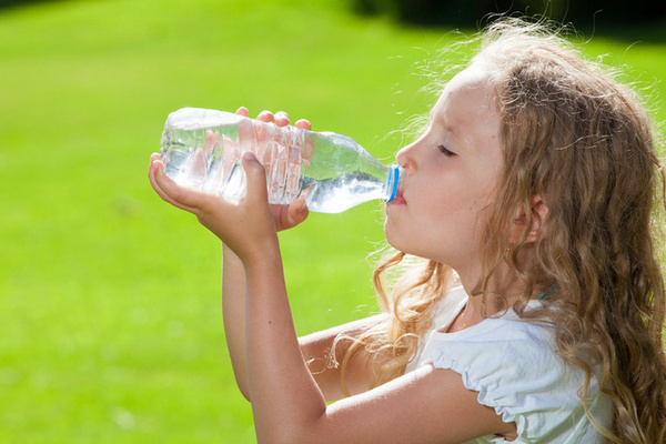 Какую минеральную воду безопасно давать ребенку