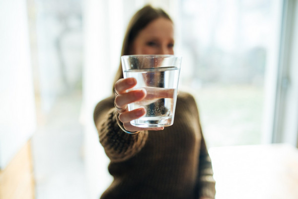 Основные признаки того, что ваш организм нуждается в стакане воды