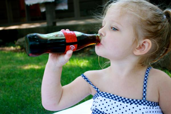 Какие напитки провоцируют у детей агрессивное поведение летом