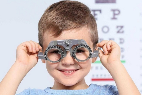 Как правильно выбрать офтальмолога для ребенка?