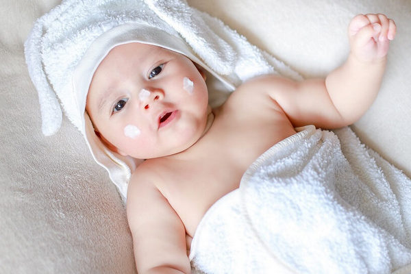 Покраснения на коже у младенца: 7 самых распространенных причин