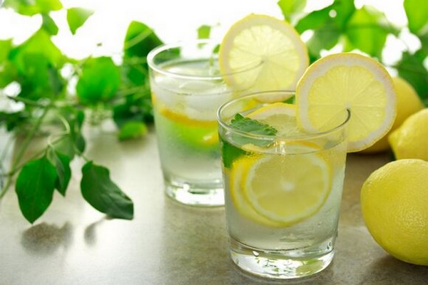 6 причин, почему стоит пить воду с лимоном во время беременности