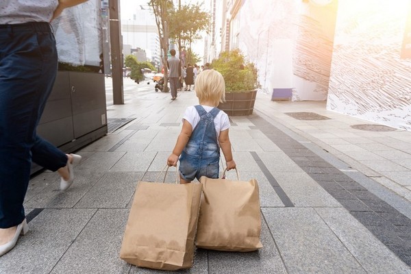 «Мам, купи!»: 3 правила, как ходить в магазин с ребенком и не разориться
