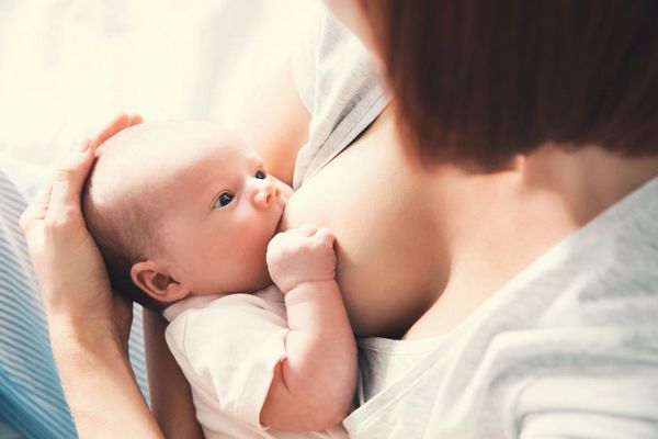 «Мой малыш не наедается»: 5 советов, чтобы увеличить количество молока