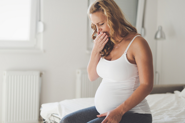 Почему болит желудок во время беременности и как с этим справиться