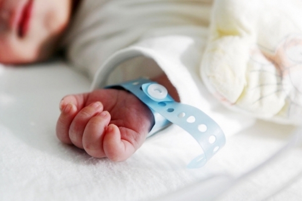 10 патологий новорожденного, которые можно заметить дома после выписки