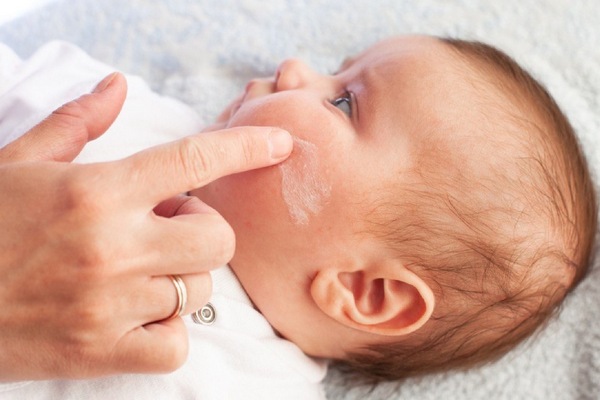 Покраснения на коже у младенца: 7 самых распространенных причин