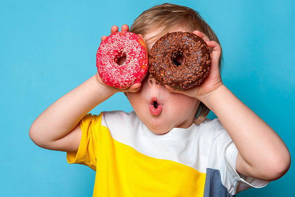 Как победить у ребенка тягу к сладкому: 5 рекомендаций эндокринолога, которым легко следовать