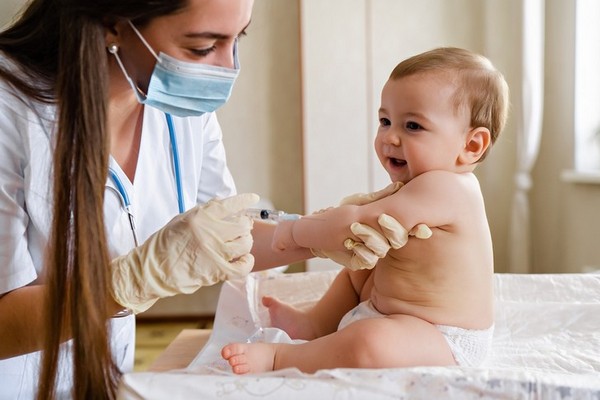 Медотвод: в каких случаях врачи советуют отложить прививку ребенка