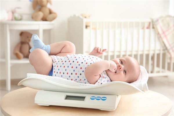 Потеря веса у младенца в первые дни жизни: границы нормы и когда бить тревогу