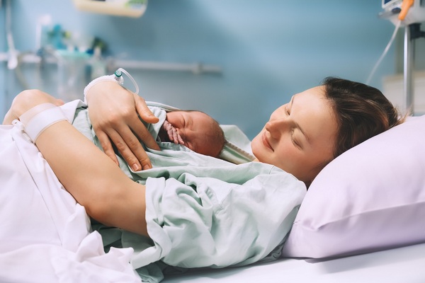 Чем поможет врач при родах: 7 частых случаев из акушерской практики