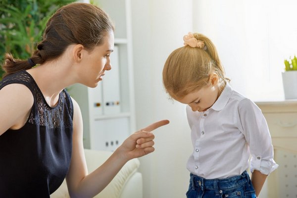 «Закрой рот!»: психолог объяснила, как мы калечим детей подобными фразами