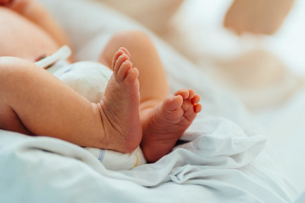 Почему у ребенка постоянно мерзнут ноги: причины и что с этим делать