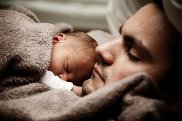 3 простых лайфхака, чтобы уложить ребёнка спать всего за полчаса
