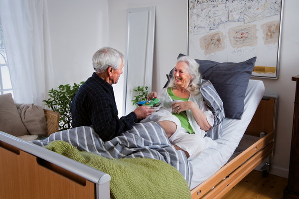 Особливості вибору функціональних ліжок для лежачих хворих
