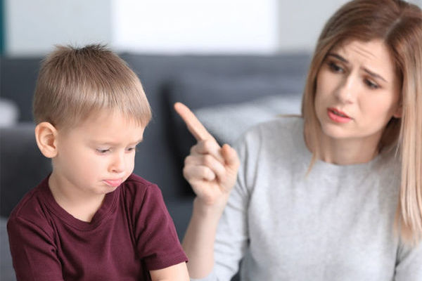 6 фраз, которые ни в коем случае нельзя говорить ребенку — и вот почему