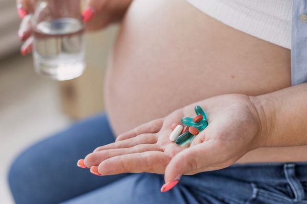 Какие антибиотики можно пить беременным и в каком триместре