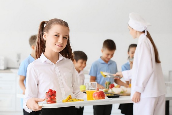 8 важных продуктов для здоровья и настроения школьника
