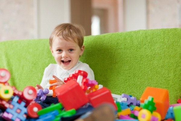 Что делать, если ребенок ломает игрушки?