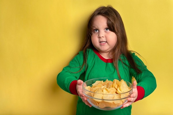 Лишний вес у ребенка: почему и что делать?