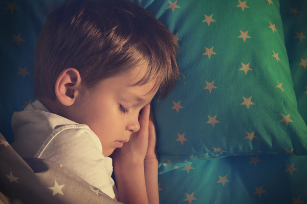 «Умотать» перед сном не получится: как уложить спать активного малыша