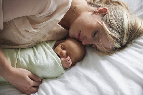 Сон ребенка: в отдельной комнате или с родителями?