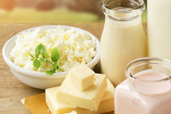 Молоко, масло и еще 5 продуктов, которые зря считают полезными для детей