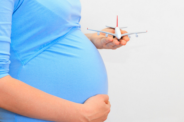 Можно ли беременным летать на поздних сроках — отвечает врач