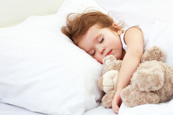 Ребенок плохо спит в детском саду: что делать?