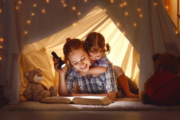 Почему детям нужно читать страшные сказки — объясняет психолог