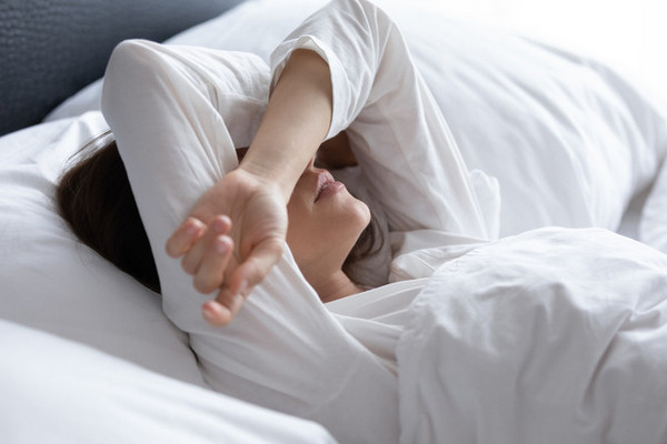 4 болезни, которые можно заработать, если вовремя не менять постельное белье