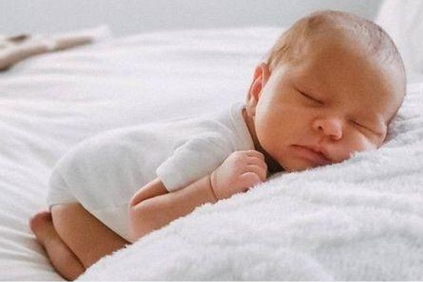 Звуки, которые младенец издает в сне: как отличить нормальные от тревожных