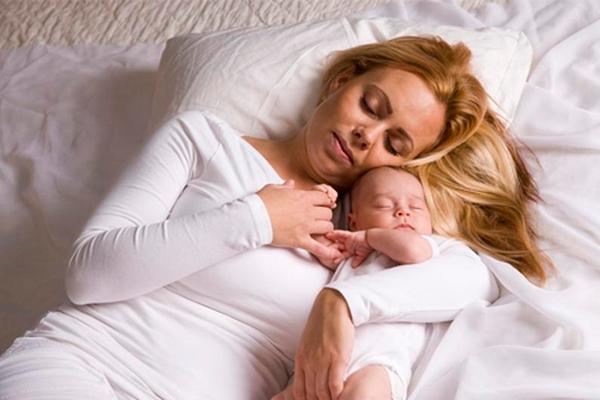 «Спи, когда ребенок спит»: 23 «полезных» совета, которые сильнее всего бесят родителей