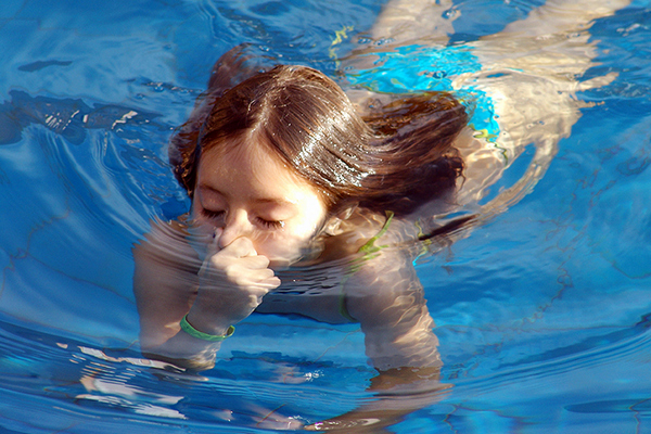Безопасность ребенка на воде и около нее