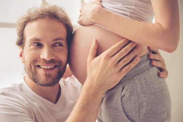 Что происходит с ребенком в утробе, когда мама смеется