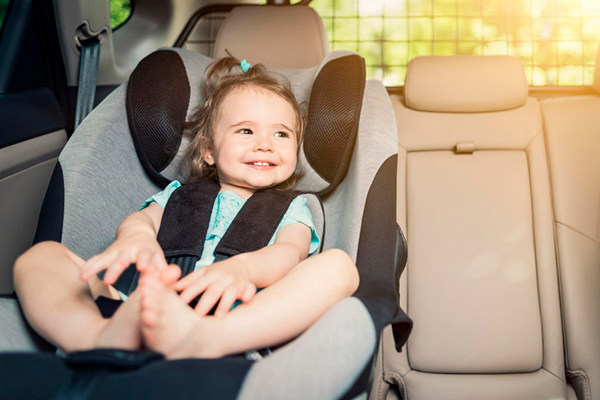 Ни в коем случае не оставляйте детей в машине в жару: что происходит с телом ребенка