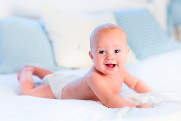 Выкладывание младенца на живот — почему это важно делать и когда бывает опасным