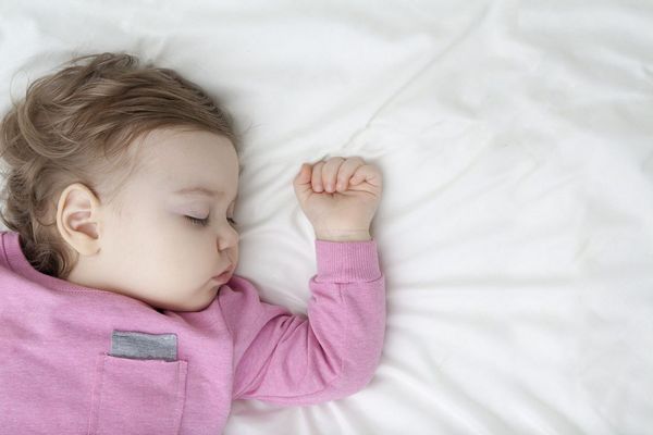 Почему ребенок плохо спит? Причины, проблемы и их решение