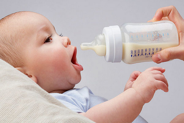 Можно ли разогревать смесь и детское питание в микроволновке — отвечает врач