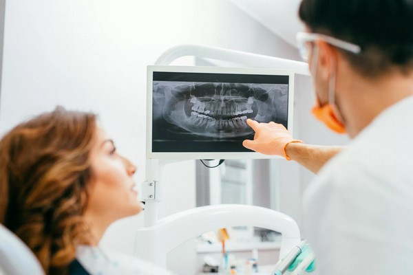 Визит к ортодонту: в каком возрасте ставят брекеты