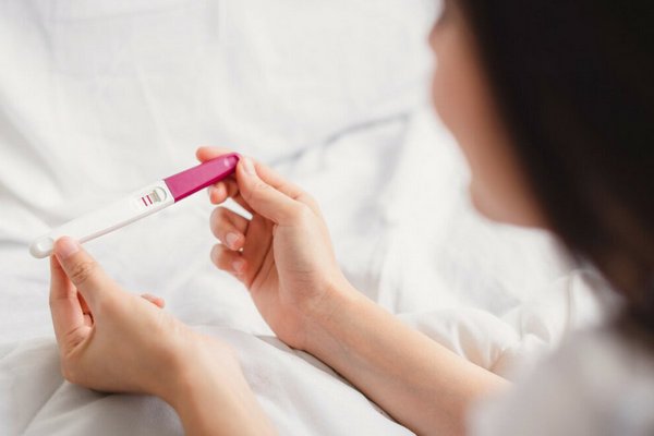Почему тест на беременность может ошибаться и как правильно им пользоваться