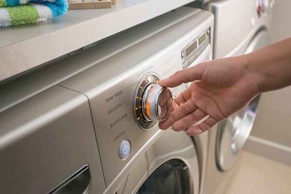 Горячая – не лучше: при какой температуре воды стирать носки в стиральной машинке