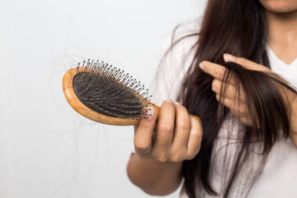 Эксперты назвали 5 ежедневных привычек, приводящих к выпадению волос